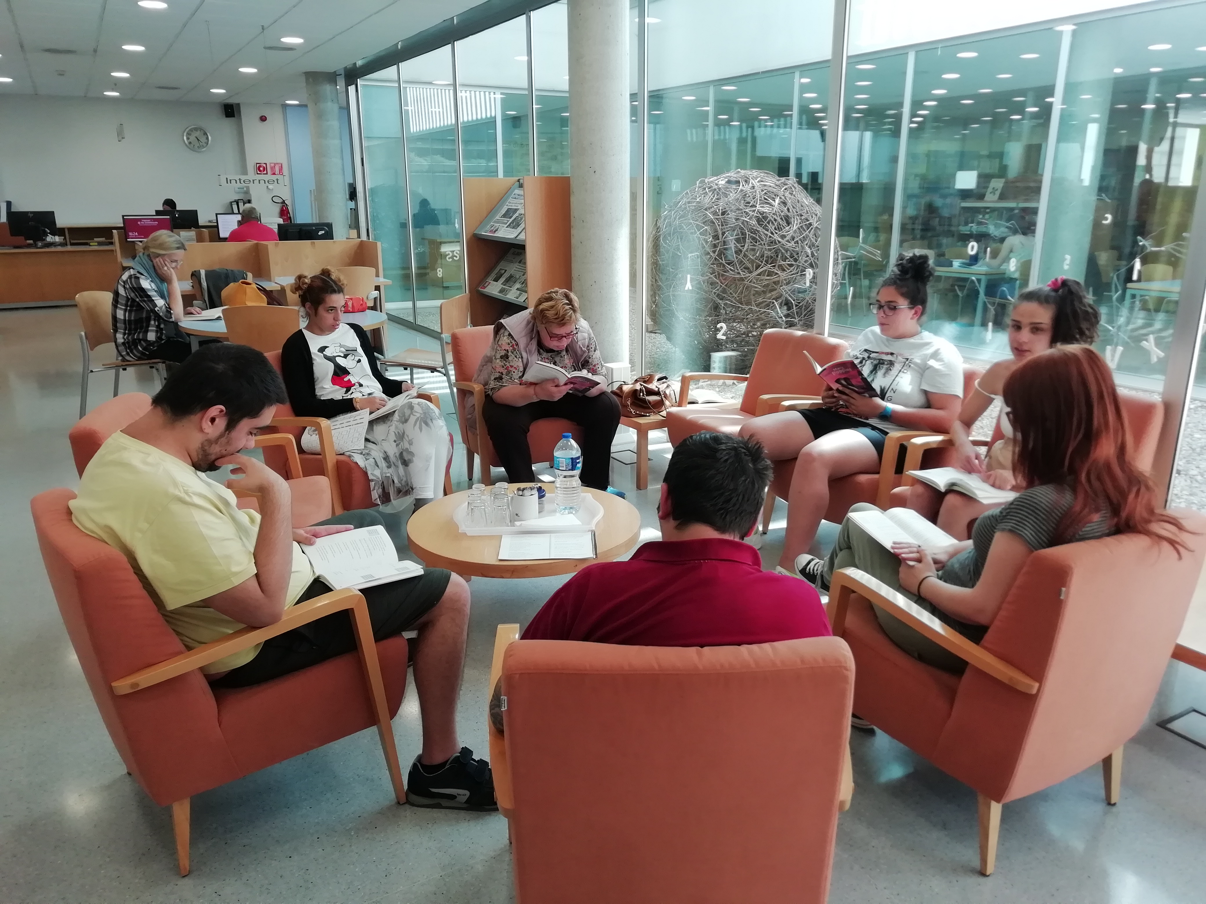 Sesión del Club lectura Fácil de la Biblioteca Pare Ignasi Casanovas de Santpedor