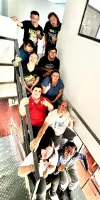 Grupo de jóvenes y adultos con discapacidad intelectual que eligen vivir con amigos