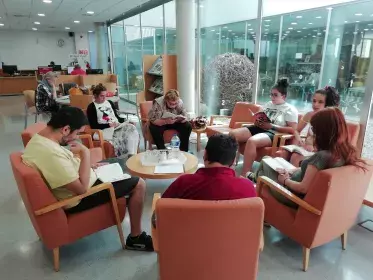 Sesión del Club lectura Fácil de la Biblioteca Pare Ignasi Casanovas de Santpedor 