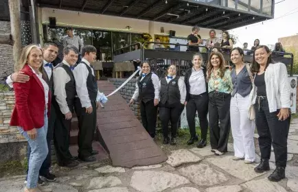 Esta imagen pertenece a la Inauguración del Bar Sosneado, ubicado en la localidad de Carlos Paz. Reabrió las puertas gracias al financiamiento del Programa Provincial, presentado como la Buena Práctica con Impacto