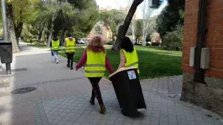 Foto Ecopatrulla del Colegio Ademo compuesta por alumnos y familias